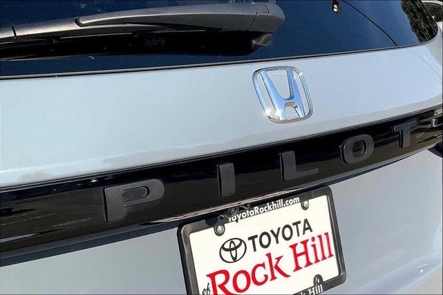 Photo of 2025 Sonic Gray Pearl Honda Pilot