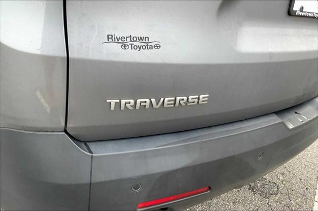 Photo of 2021 Satin Steel Metallic Chevrolet Traverse