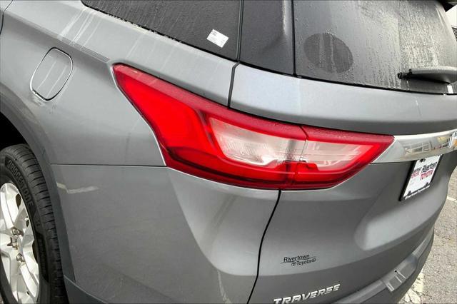 Photo of 2021 Satin Steel Metallic Chevrolet Traverse