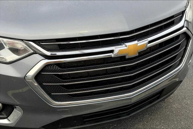 Photo of 2021 Satin Steel Metallic Chevrolet Traverse