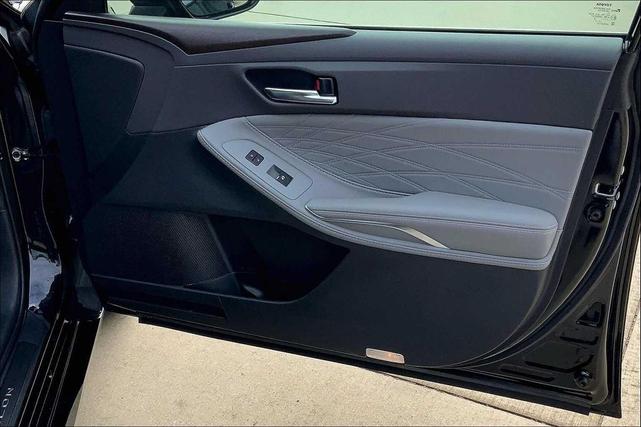 Photo of 2020 Midnight Black Metallic Toyota Avalon