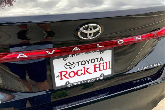 Photo of 2020 Midnight Black Metallic Toyota Avalon