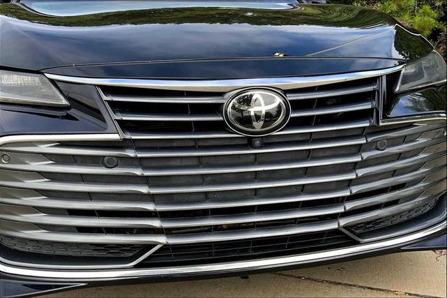 Photo of 2020 Midnight Black Metallic Toyota Avalon