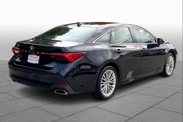 Photo of 2020 Midnight Black Metallic Toyota Avalon