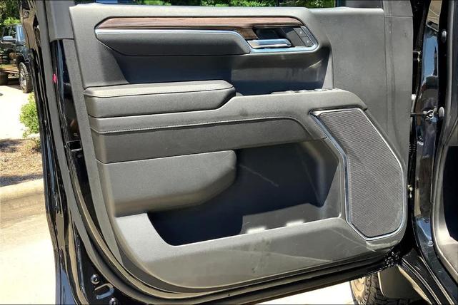 Photo of 2023 Black Chevrolet Silverado 1500