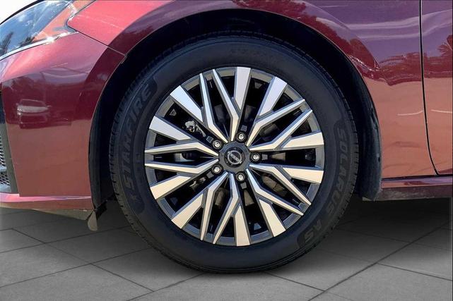 Photo of 2023 Garnet Pearl Metallic Nissan Altima