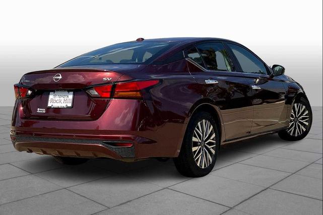 Photo of 2023 Garnet Pearl Metallic Nissan Altima