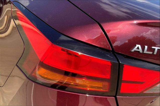Photo of 2023 Garnet Pearl Metallic Nissan Altima