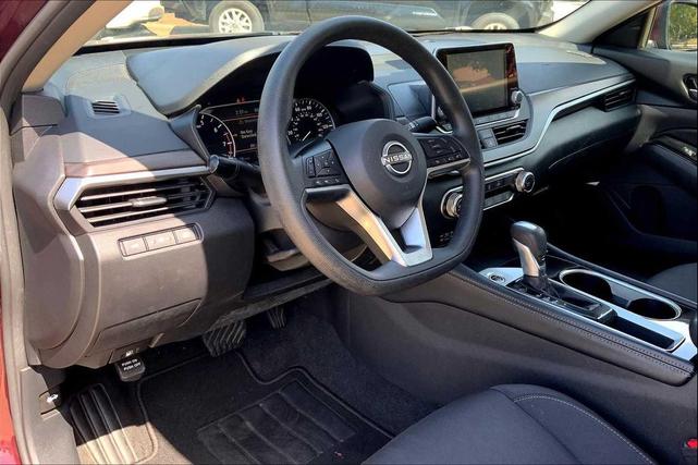 Photo of 2023 Garnet Pearl Metallic Nissan Altima