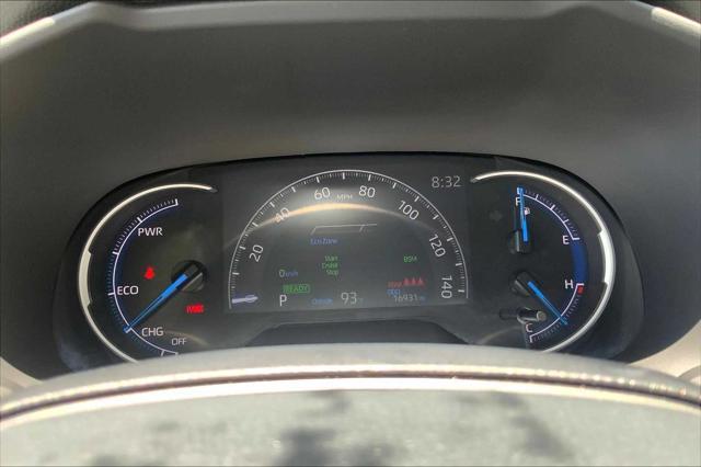 Photo of 2024 Silver Sky Metallic Toyota RAV4 Hybrid