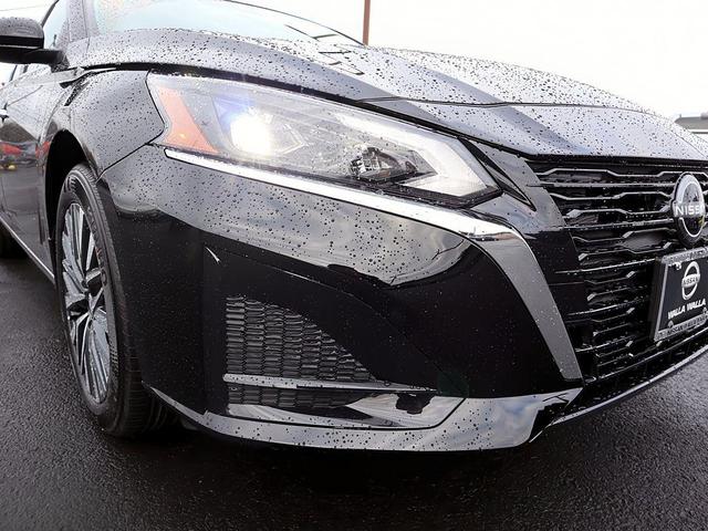 Photo of 2024 Black Nissan Altima