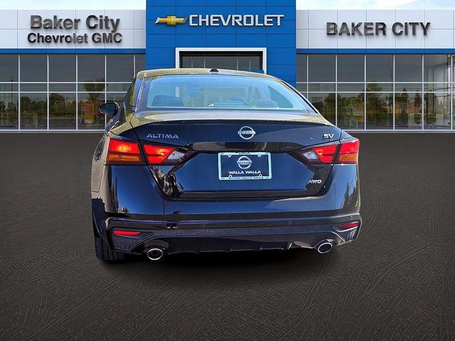 Photo of 2024 Black Nissan Altima
