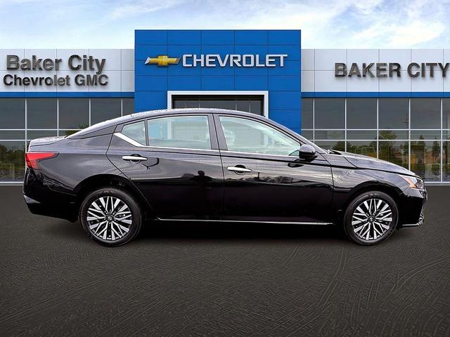 Photo of 2024 Black Nissan Altima