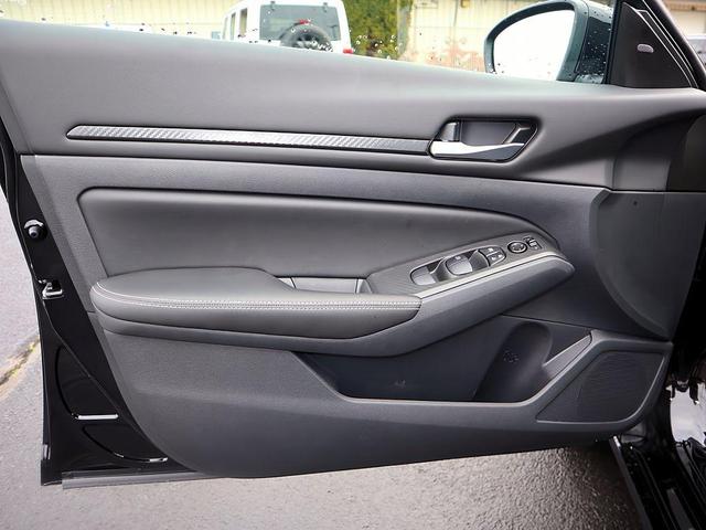 Photo of 2024 Black Nissan Altima