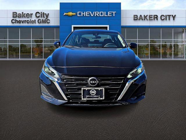 Photo of 2024 Black Nissan Altima