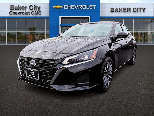 Photo of 2024 Black Nissan Altima