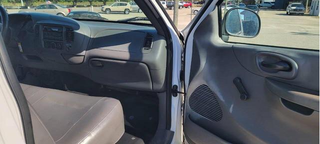 Photo of 2002 White Ford F-150