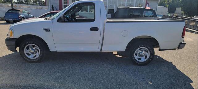 Photo of 2002 White Ford F-150