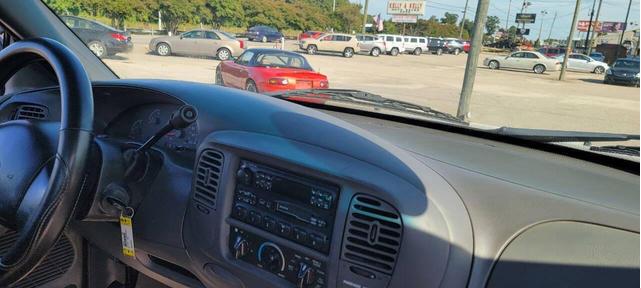 Photo of 2002 White Ford F-150