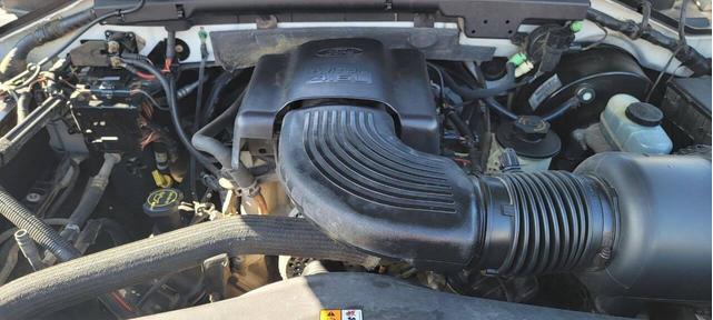 Photo of 2002 White Ford F-150