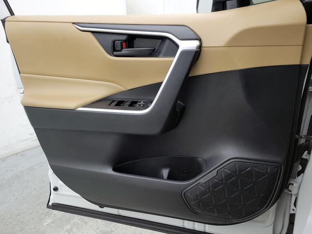 Photo of 2020 White Toyota RAV4