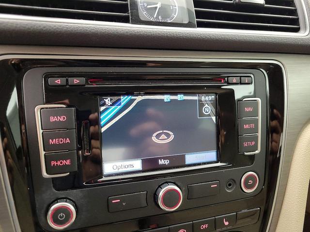 Photo of 2015 White Volkswagen Passat