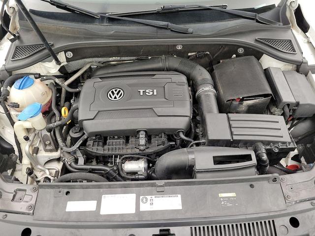 Photo of 2015 White Volkswagen Passat