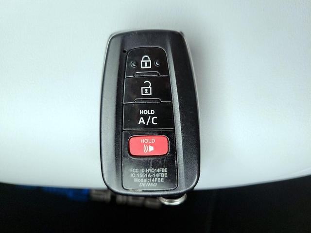 Photo of 2017 Blue Toyota Prius Prime