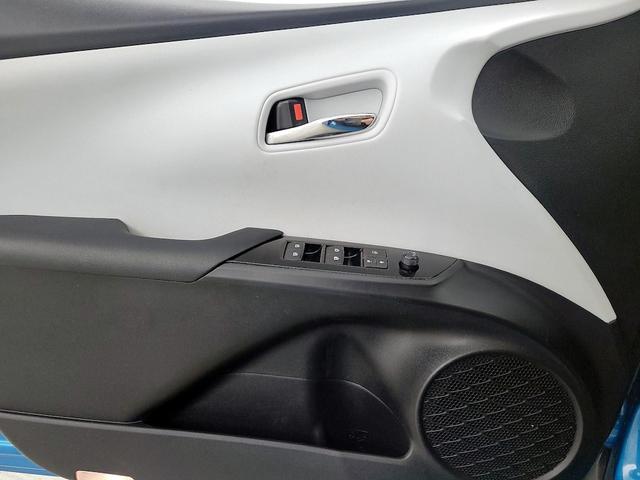 Photo of 2017 Blue Toyota Prius Prime