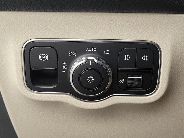 Photo of 2021 White Mercedes-Benz GLB 250