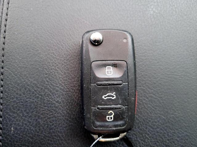 Photo of 2017 Gray Volkswagen Passat