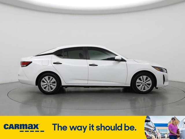 Photo of 2024 White Nissan Sentra