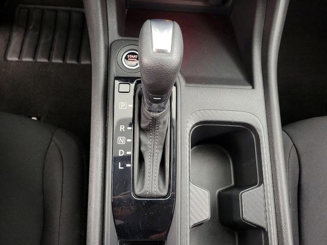 Photo of 2024 White Nissan Sentra
