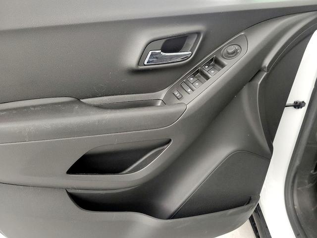 Photo of 2022 White Chevrolet Trax