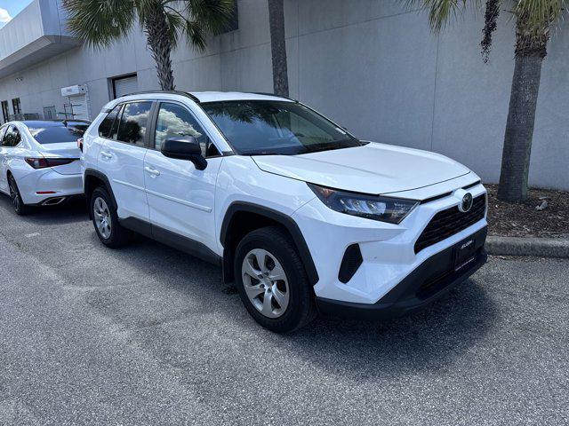 Photo of 2021 Super White Toyota RAV4