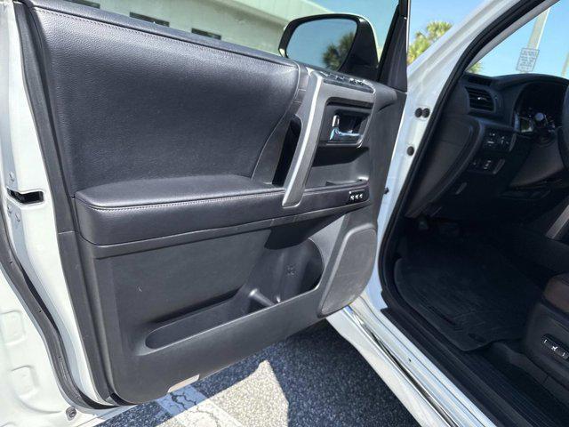 Photo of 2017 Blizzard Pearl Toyota 4Runner
