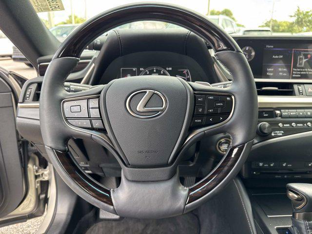 Photo of 2019 Moonbeam Beige Met Lexus ES 350
