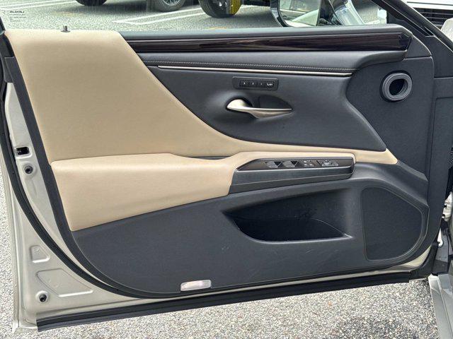 Photo of 2019 Moonbeam Beige Met Lexus ES 350