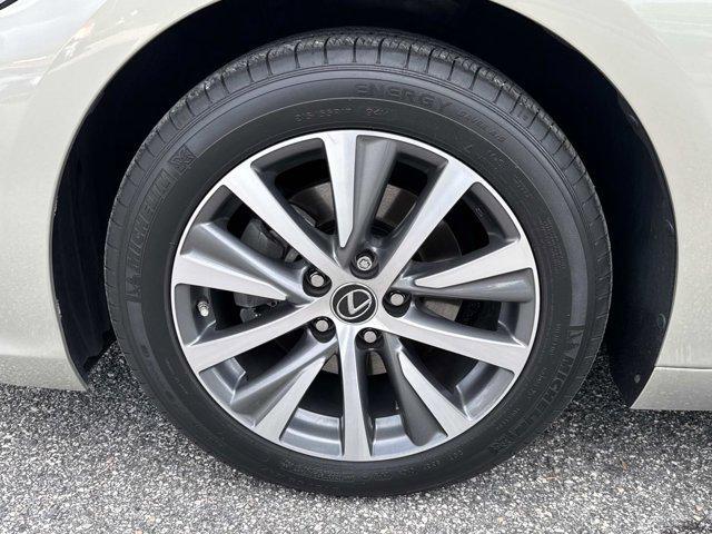 Photo of 2019 Moonbeam Beige Met Lexus ES 350