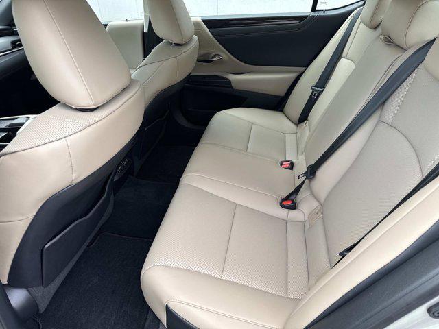 Photo of 2019 Moonbeam Beige Met Lexus ES 350