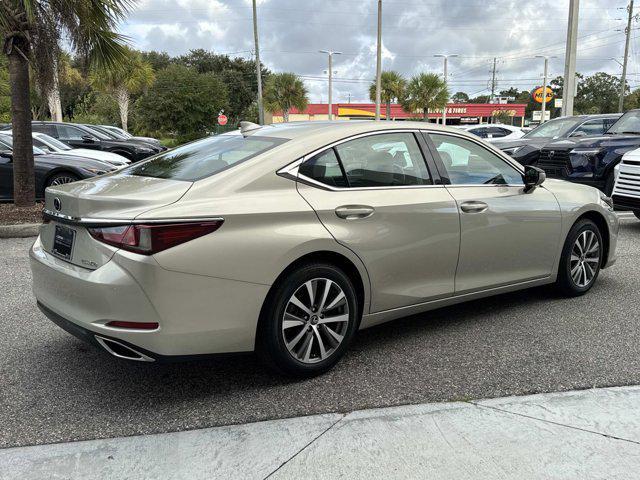 Photo of 2019 Moonbeam Beige Met Lexus ES 350
