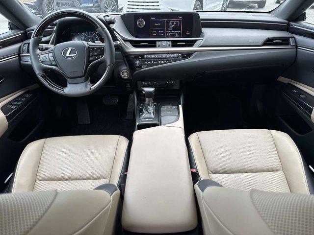 Photo of 2019 Moonbeam Beige Met Lexus ES 350