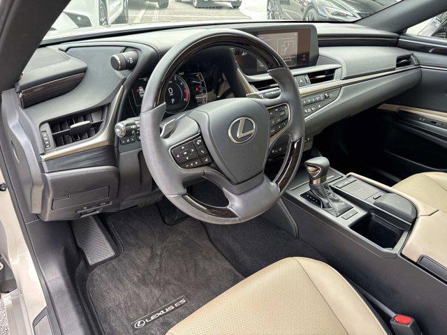 Photo of 2019 Moonbeam Beige Met Lexus ES 350