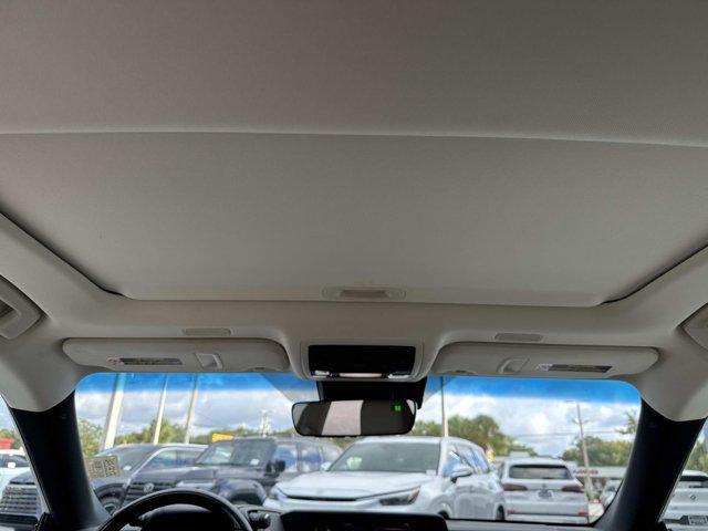 Photo of 2019 Moonbeam Beige Met Lexus ES 350