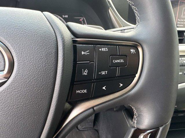 Photo of 2019 Moonbeam Beige Met Lexus ES 350