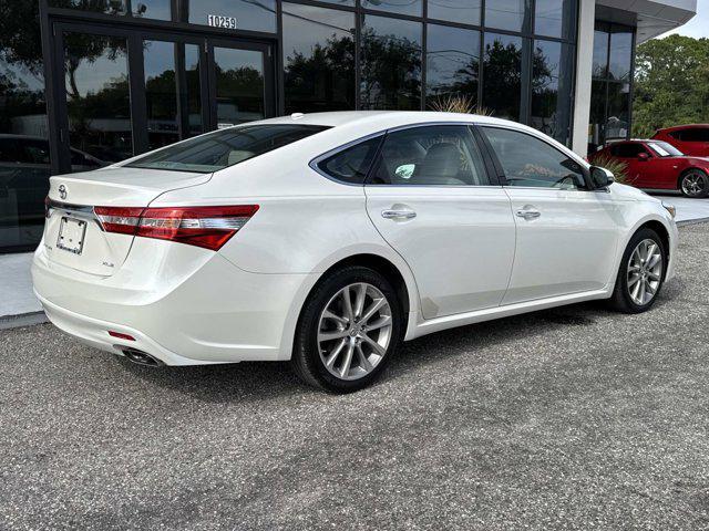 Photo of 2014 Blizzard Pearl Toyota Avalon