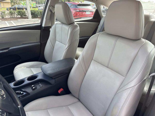 Photo of 2014 Blizzard Pearl Toyota Avalon
