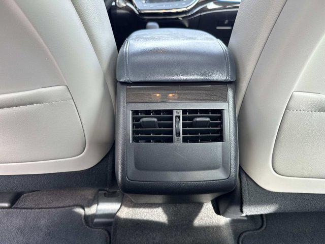 Photo of 2014 Blizzard Pearl Toyota Avalon