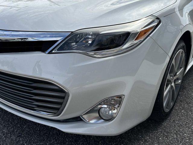 Photo of 2014 Blizzard Pearl Toyota Avalon