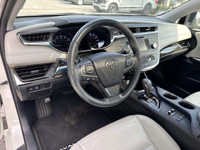 Photo of 2014 Blizzard Pearl Toyota Avalon